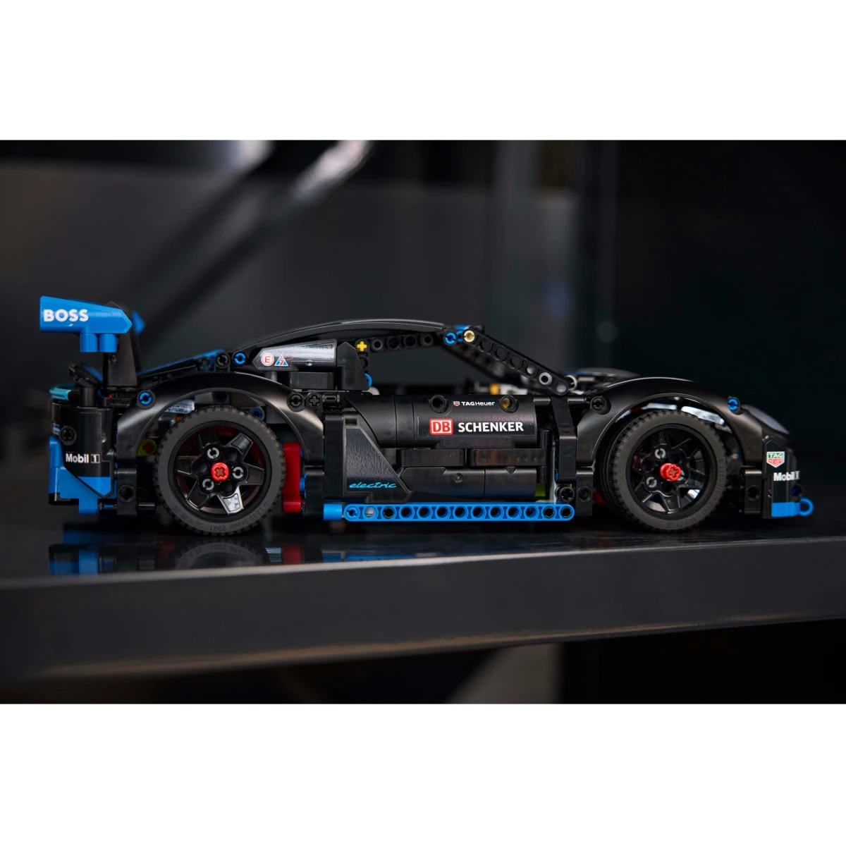 LEGO® Technic Porsche GT4 e-Performance Rennwagen 42176