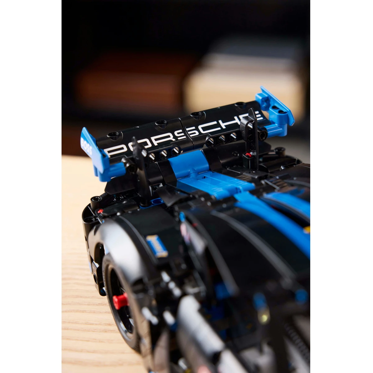 LEGO® Technic Porsche GT4 e-Performance Rennwagen 42176